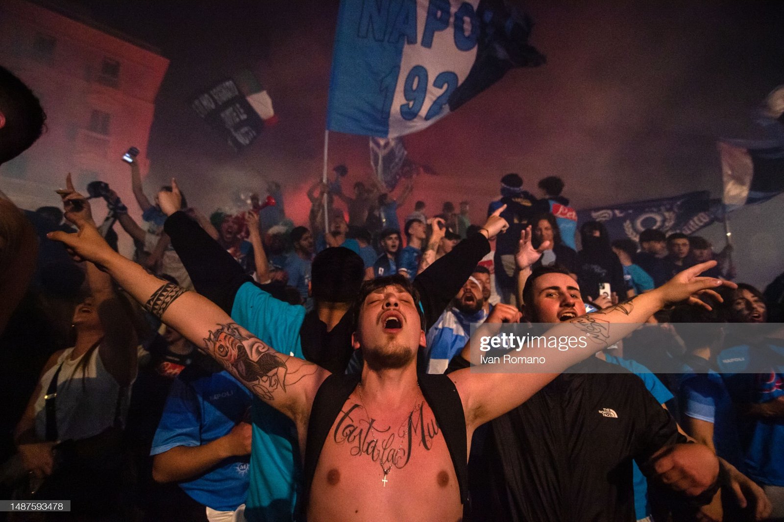 napoli-fans-celebrate-winning-serie-a.jpg