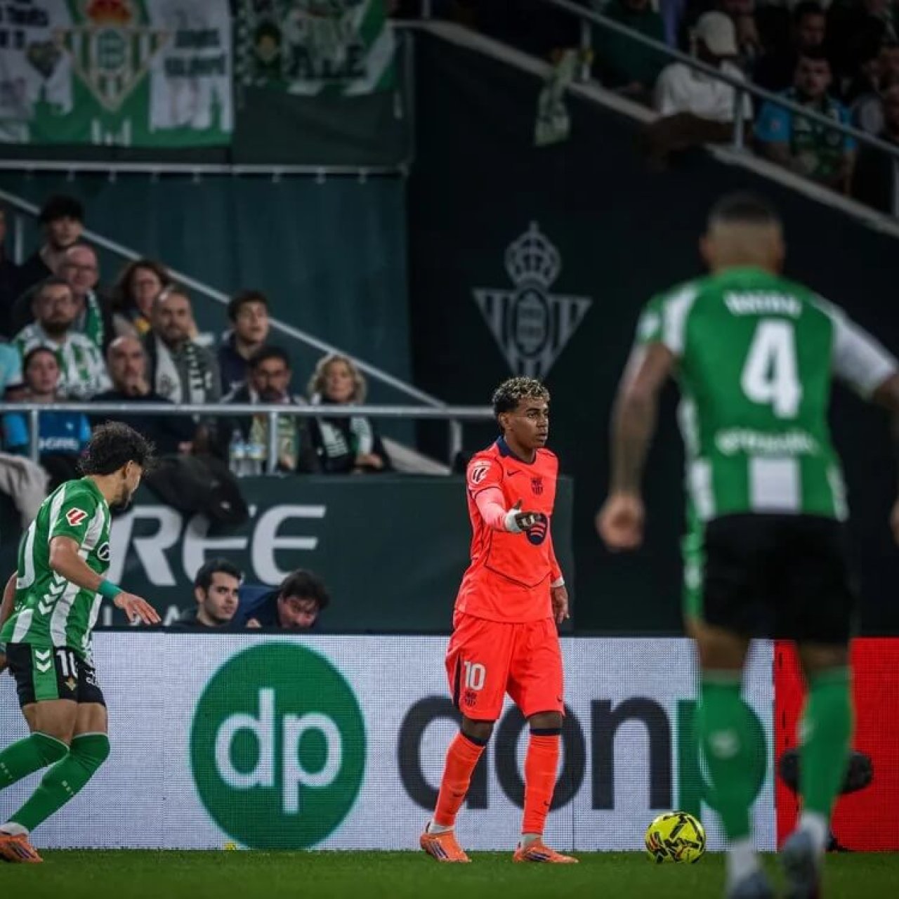 Lamine Yamal có thể tiến hoá thành nhạc trưởng mới