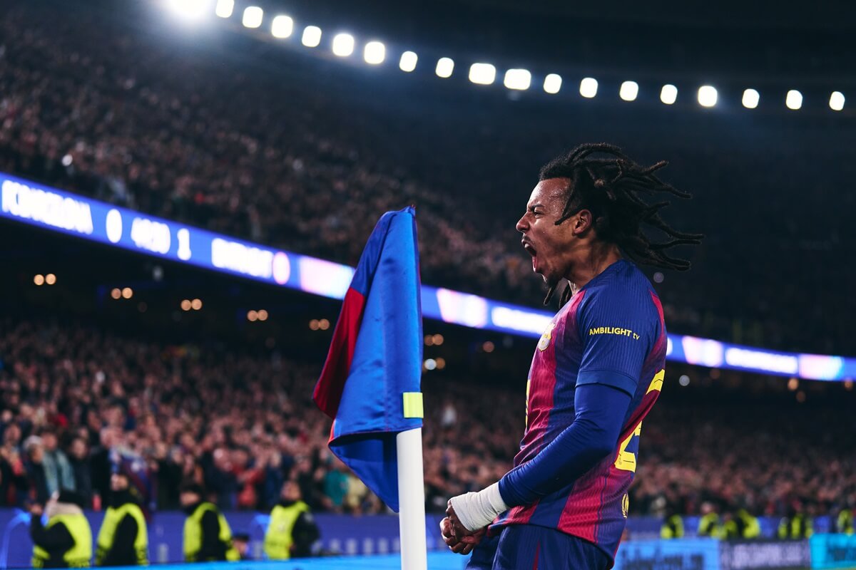 Cú đúp lịch sử gọi tên Jules Kounde