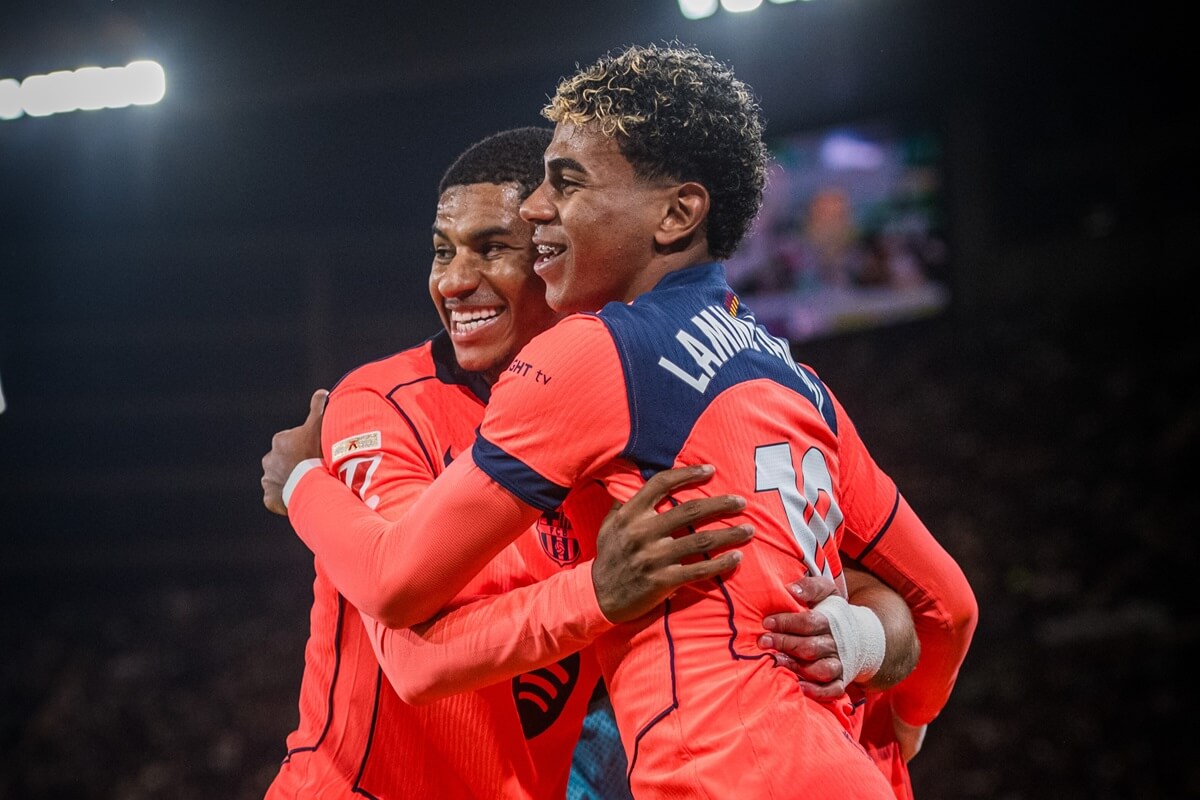 Lamine Yamal và Marcus Rashford trong chiến thắng trước Real Betis