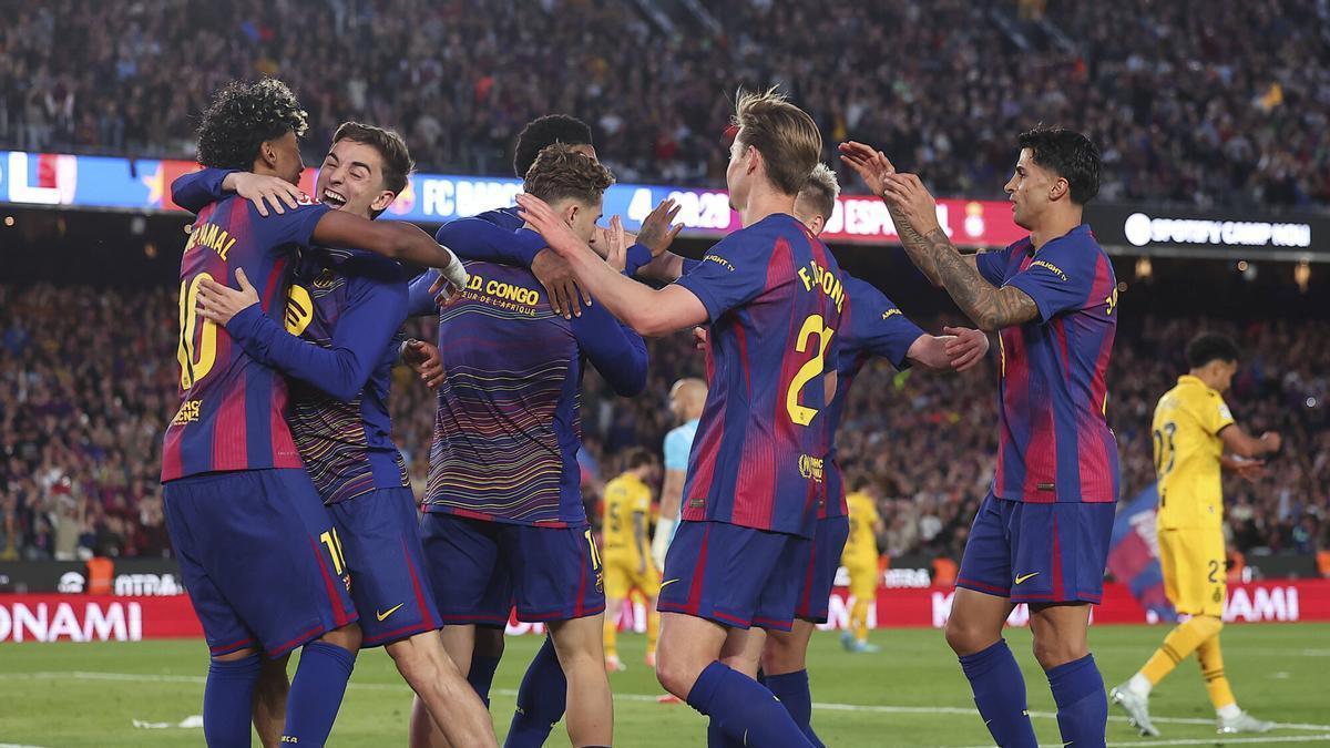 Cầu thủ Barça ăn mừng bàn thắng ở La Liga