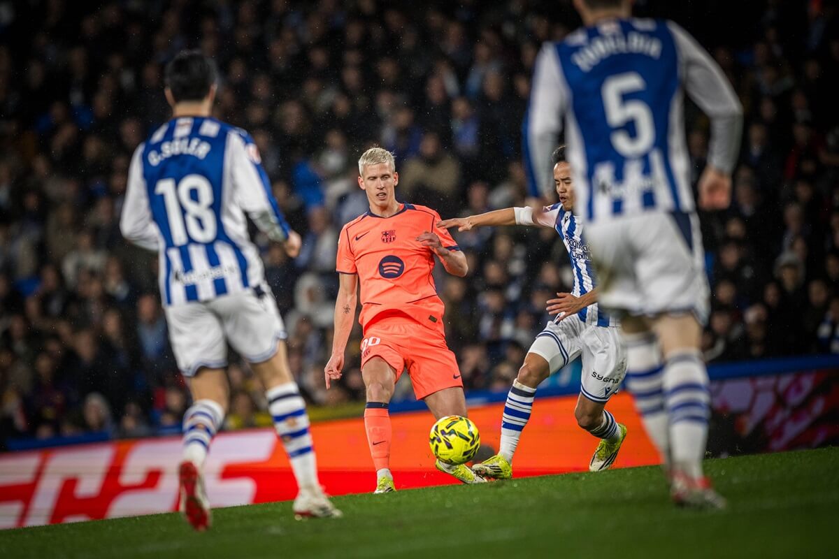 Dani Olmo 2 lần đưa bóng tìm đến khung gỗ của Real Sociedad