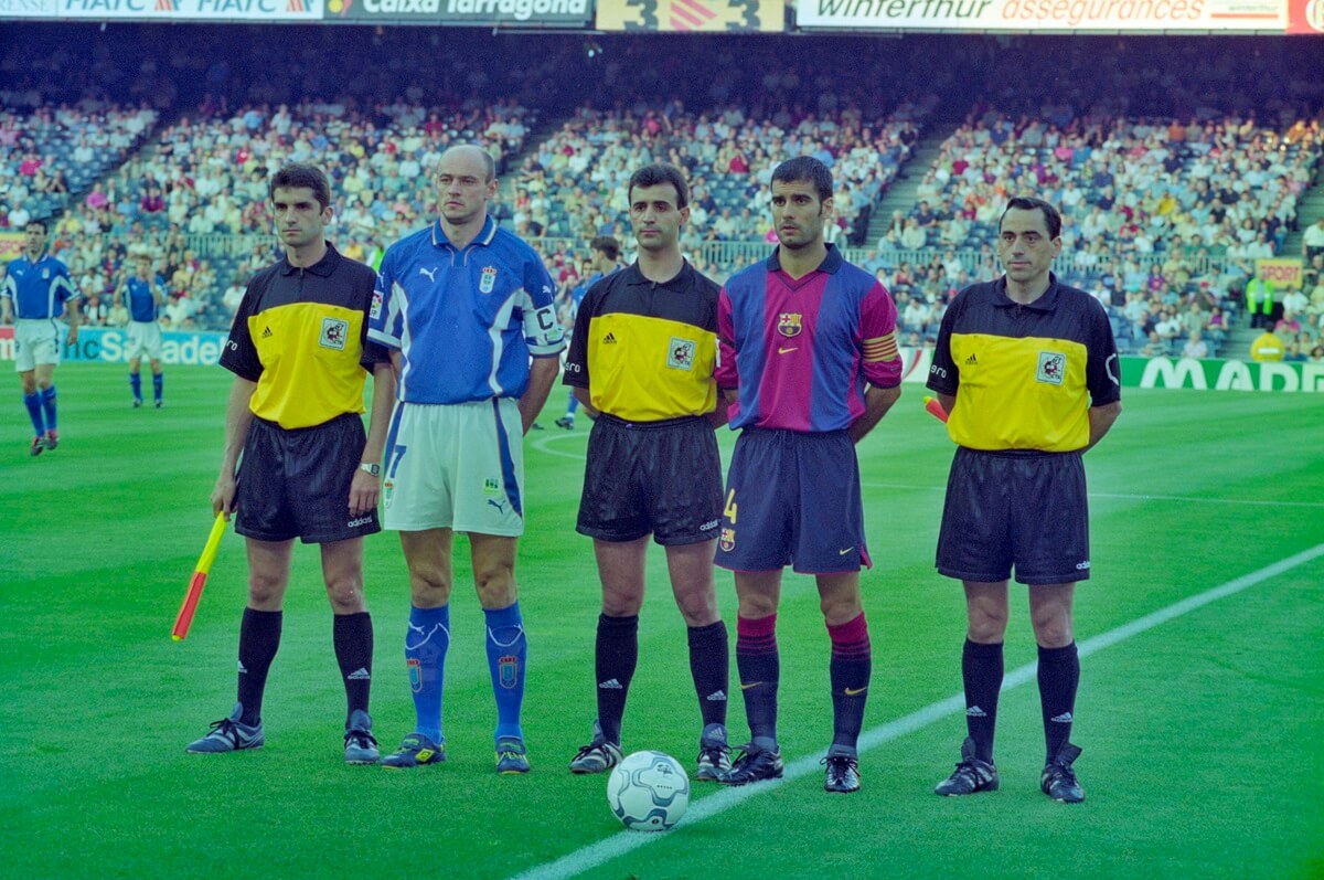 Trận đấu giữa Barça và Real Oviedo năm 2001
