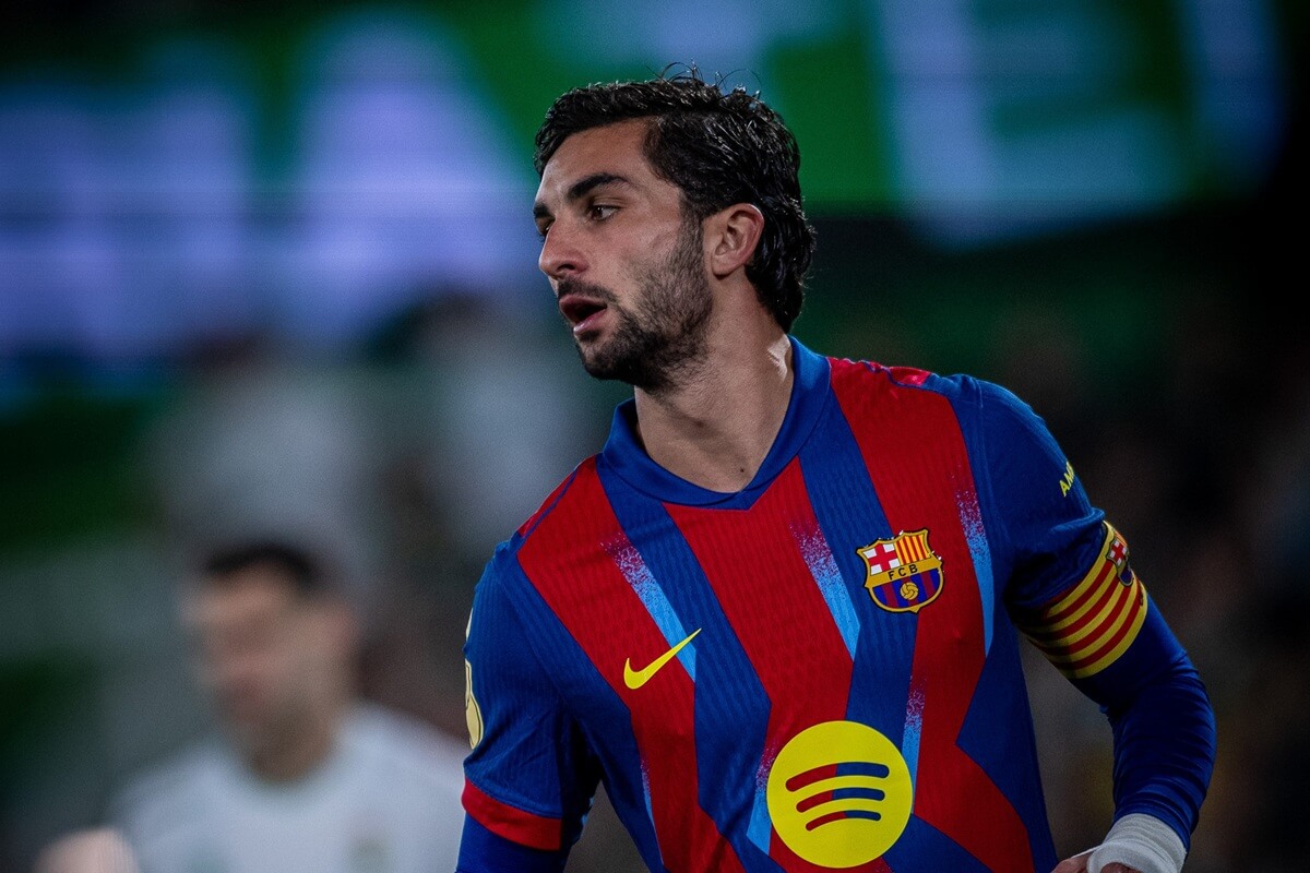 Ferran Torres lần đầu đeo băng đội trưởng