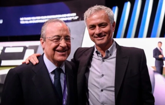 Florentino Pérez và Mourinho. Ảnh | AFP