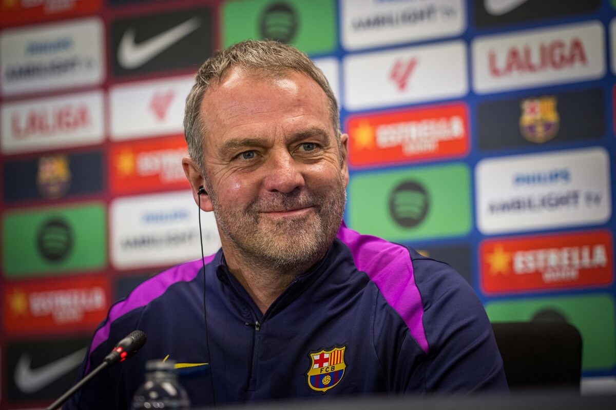Hansi Flick: "Tại Barça, các cầu thủ đôi khi coi tôi như một người ông"