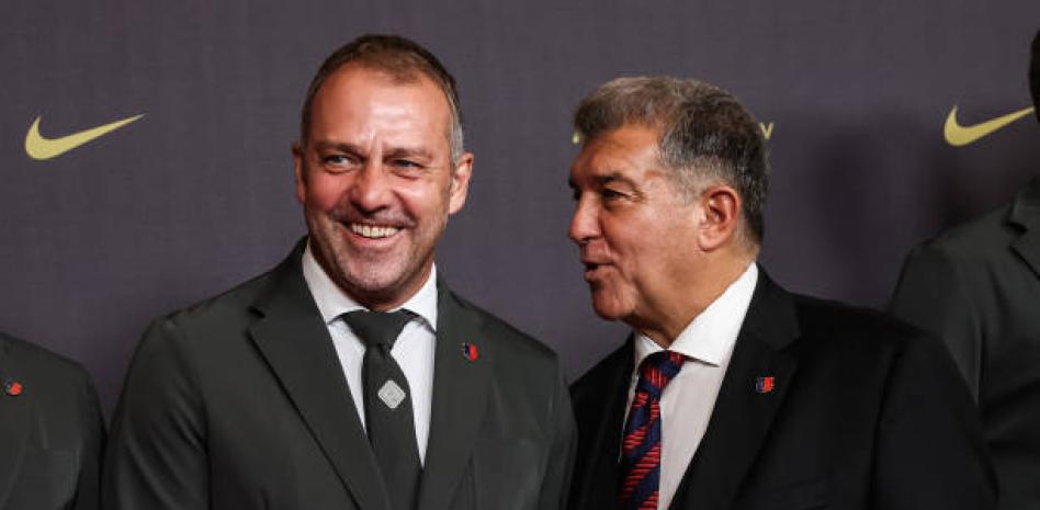 HLV Hansi Flick và Chủ tịch Joan Laporta