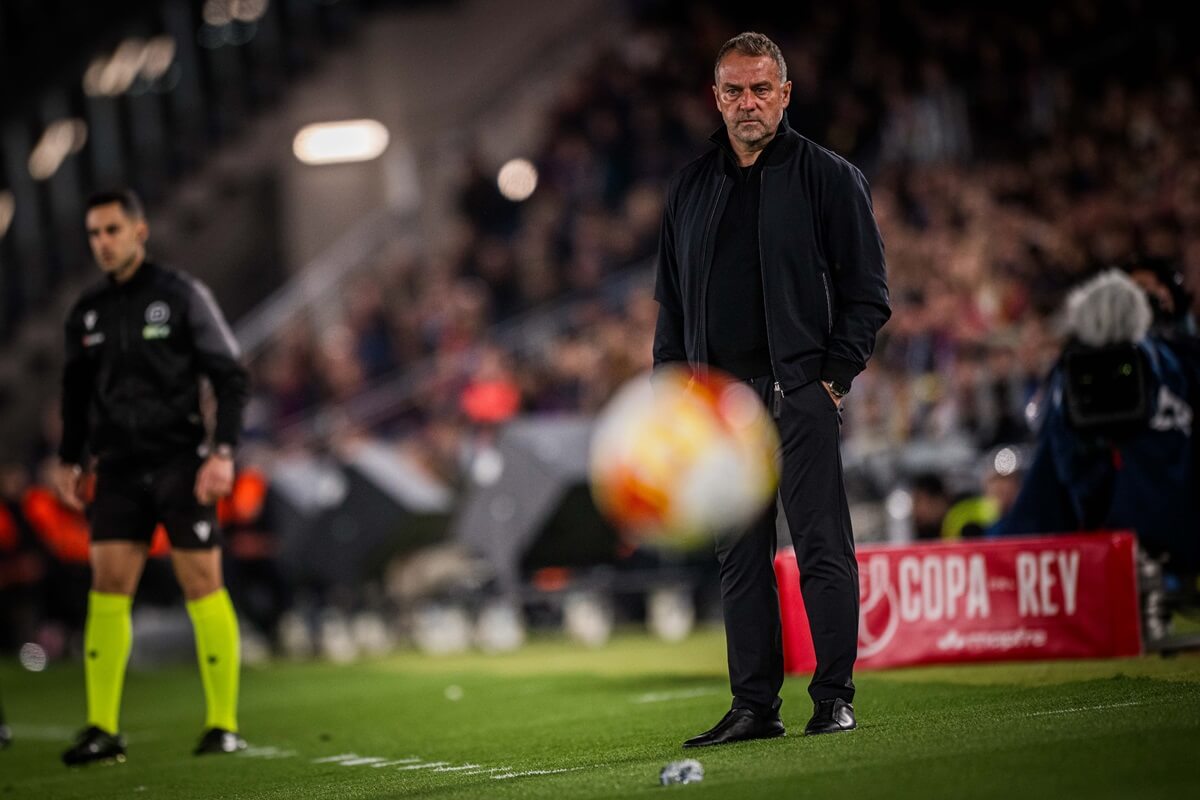 Hansi Flick: "Chúng tôi có quyền tự hào vì đã chơi bằng cả trái tim"