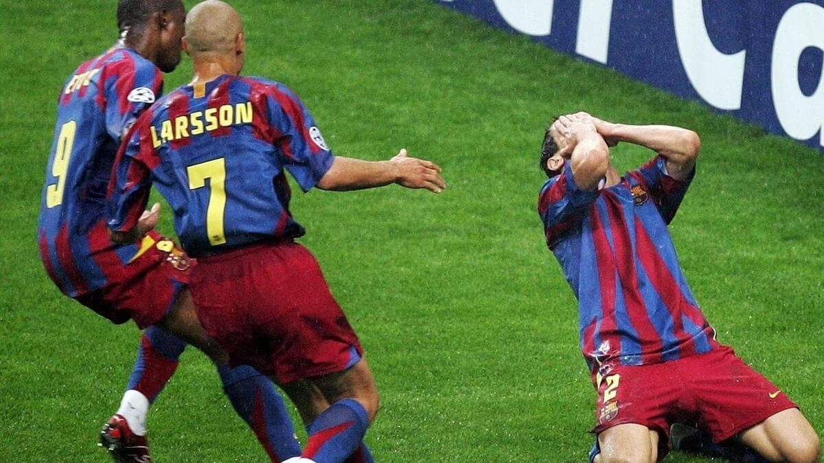 Juliano Belletti ấn định tỷ số 2-1 trước Arsenal