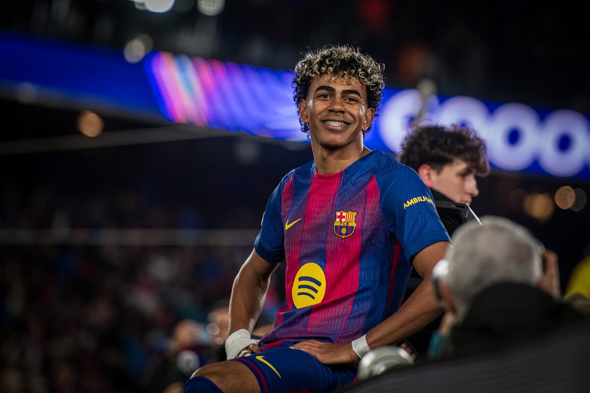 Lamine Yamal ăn mừng bàn thắng vào lưới Newcastle United