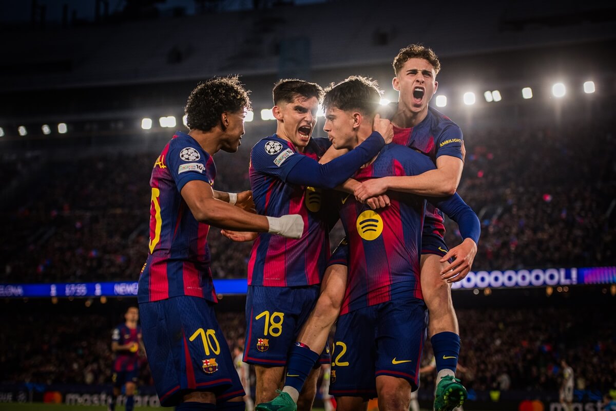 Marc Bernal ăn mừng bàn thắng ghi vào lưới Newcastle United