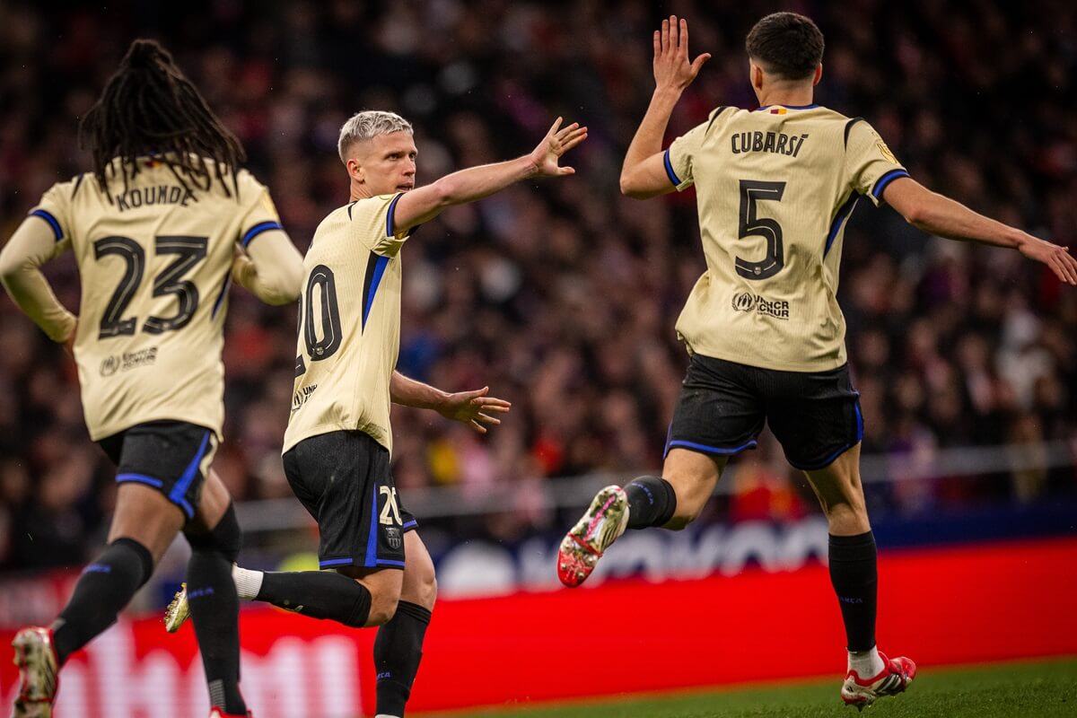 Pau Cubarsi ăn mừng bàn thắng hụt vào lưới Madrid