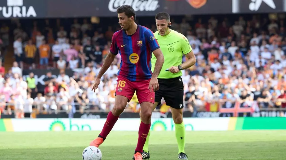 Rodri và bộ ba tiền vệ hoàn hảo nâng tầm Barcelona