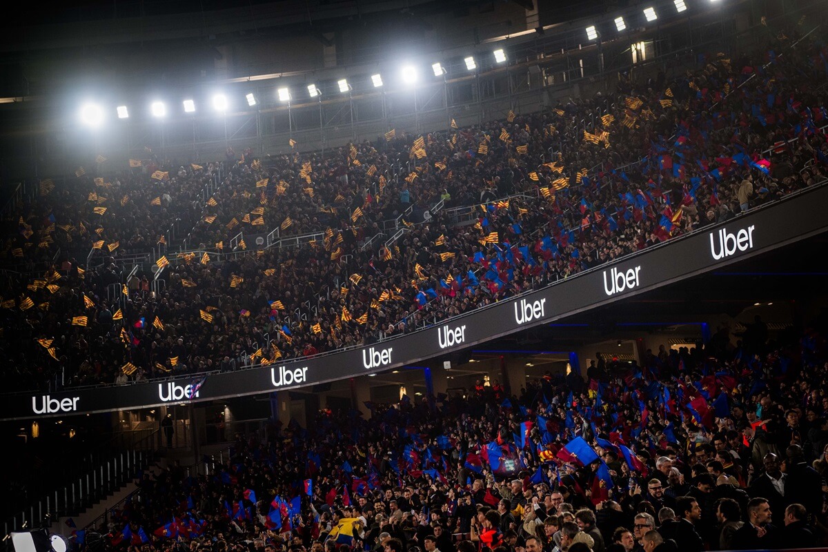 Khi Camp Nou mở hội suýt tạo nên phép màu