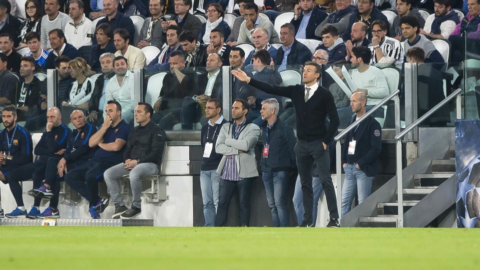 Lucho bên đường biên trận gặp Juventus