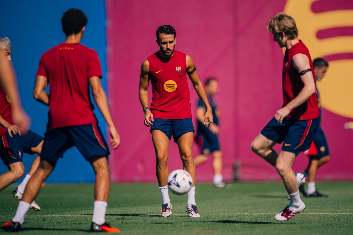 Barcelona khẩn trương hoàn tất buổi tập kế cuối trước trận tái xuất Spotify Camp Nou