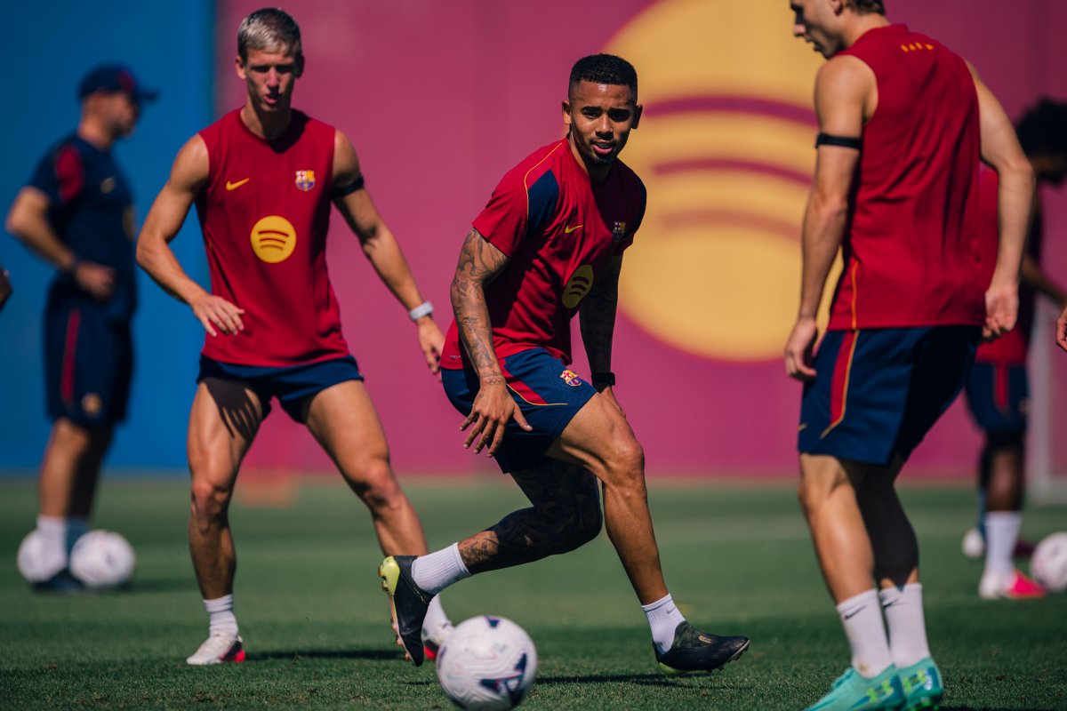 Danh sách đăng ký của Barcelona đấu Valencia: Hansi Flick chốt 24 cầu thủ hướng tới chiến thắng