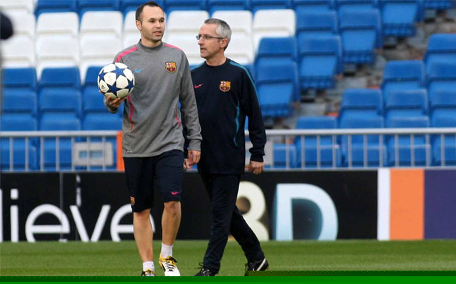 Emili Ricart và Iniesta trên sân tập