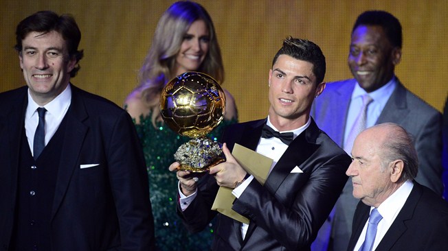 Cristiano là chủ nhân Quả Bóng Vàng 2013 Cristiano là chủ nhân Quả Bóng Vàng 2013