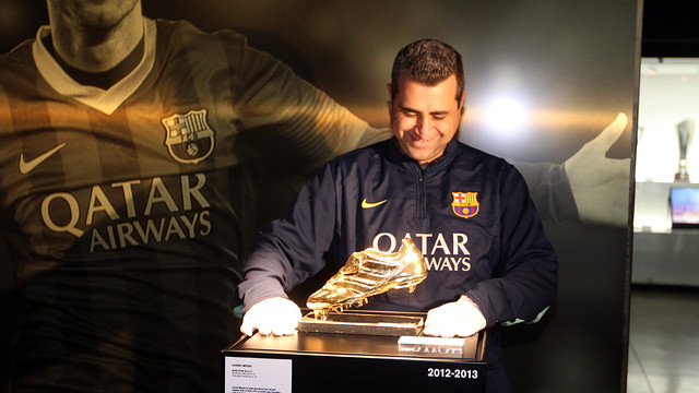 Chiếc giày vàng châu Âu của Messi được trưng bày ở bảo tàng Barça Chiếc giày vàng châu Âu của Messi được trưng bày ở bảo tàng Barça