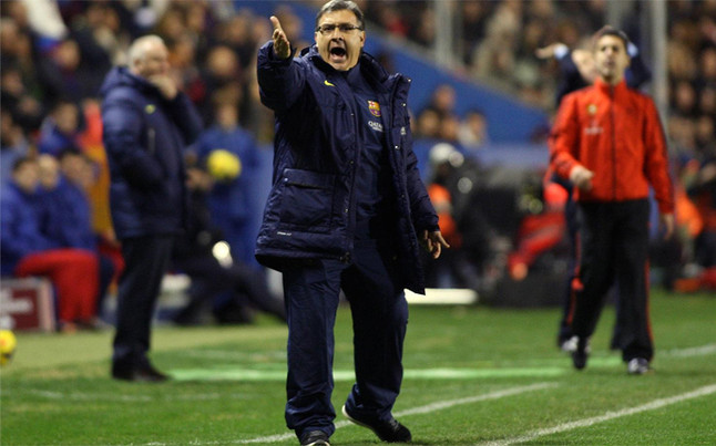 Tata hò hét các học trò