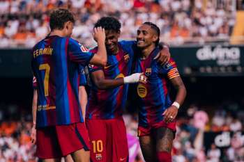 Barcelona hủy diệt Valencia 5-0 ngay tại Mestalla: Màn trình diễn đỉnh cao của thầy trò Hansi Flick